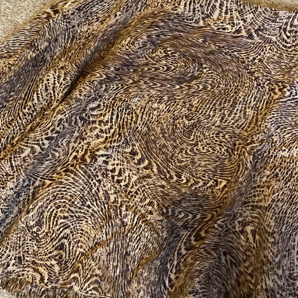 Alice + Olivia | Selena Animal Print Silk Batwing Blouse Top M - Picture 6 of 7